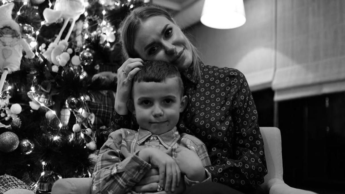 Слава Каминская третью ночь спит с детьми на полу в бомбоубежище: фото из Киева Слава Каминская третью ночь спит с детьми на полу в бомбоубежище: фото из Киева