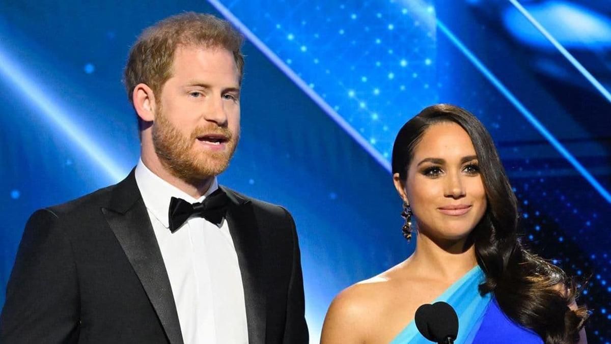 Редкий выход Меган Маркл и принца Гарри, которые на днях поддержали Украину: первые фото Редкий выход Меган Маркл и принца Гарри, которые на днях поддержали Украину: первые фото