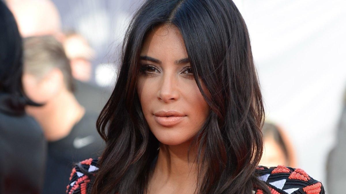 Он воюет за свою страну, – Ким Кардашян в сториз рассказала о Зеленском Он воюет за свою страну, – Ким Кардашян в сториз рассказала о Зеленском