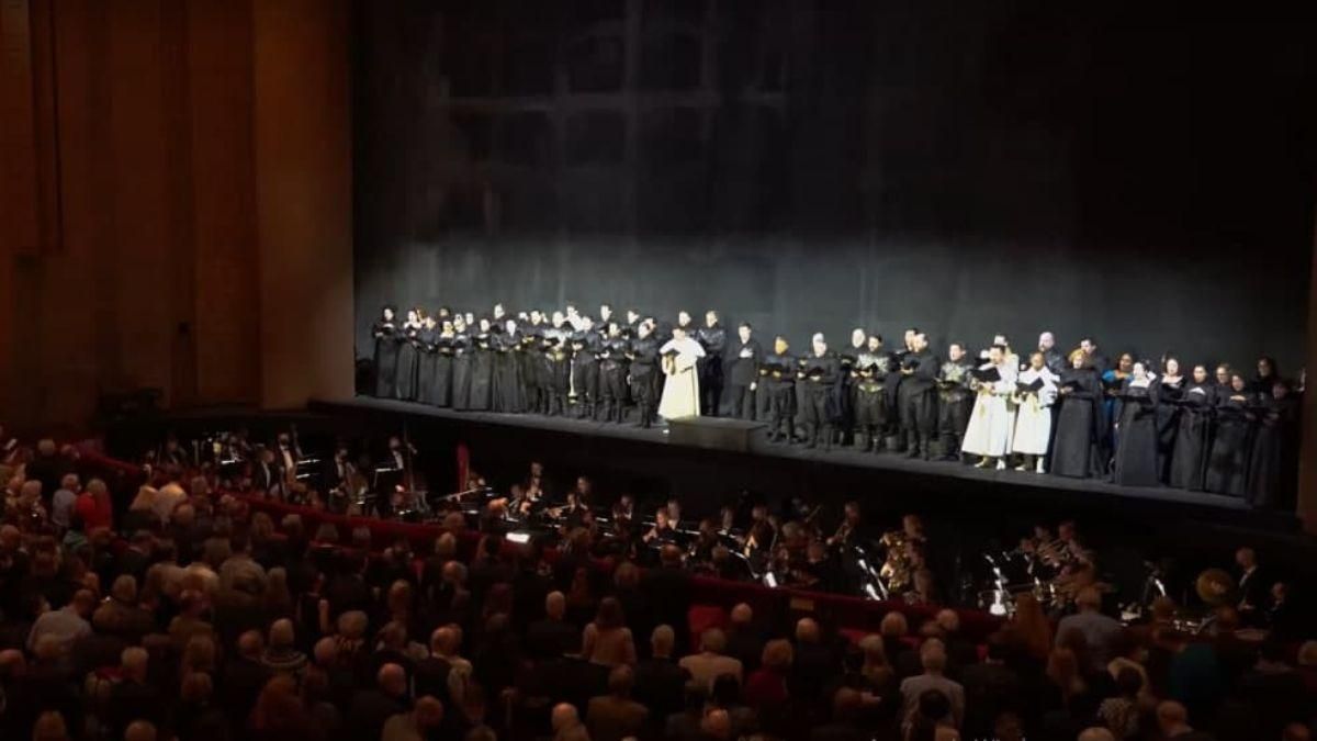 Гімн України та звільнення російських співаків: Нью-Йоркська Метрополітен опера за Україну - Showbiz Гімн України та звільнення російських співаків: Нью-Йоркська Метрополітен опера за Україну - Showbiz