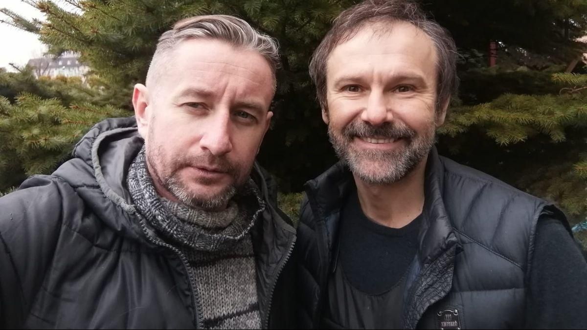 Святослав Вакарчук та Сергій Жадан у Харкові: "Вони ніколи не розбомблять нашу свободу" - Showbiz Святослав Вакарчук та Сергій Жадан у Харкові: "Вони ніколи не розбомблять нашу свободу" - Showbiz