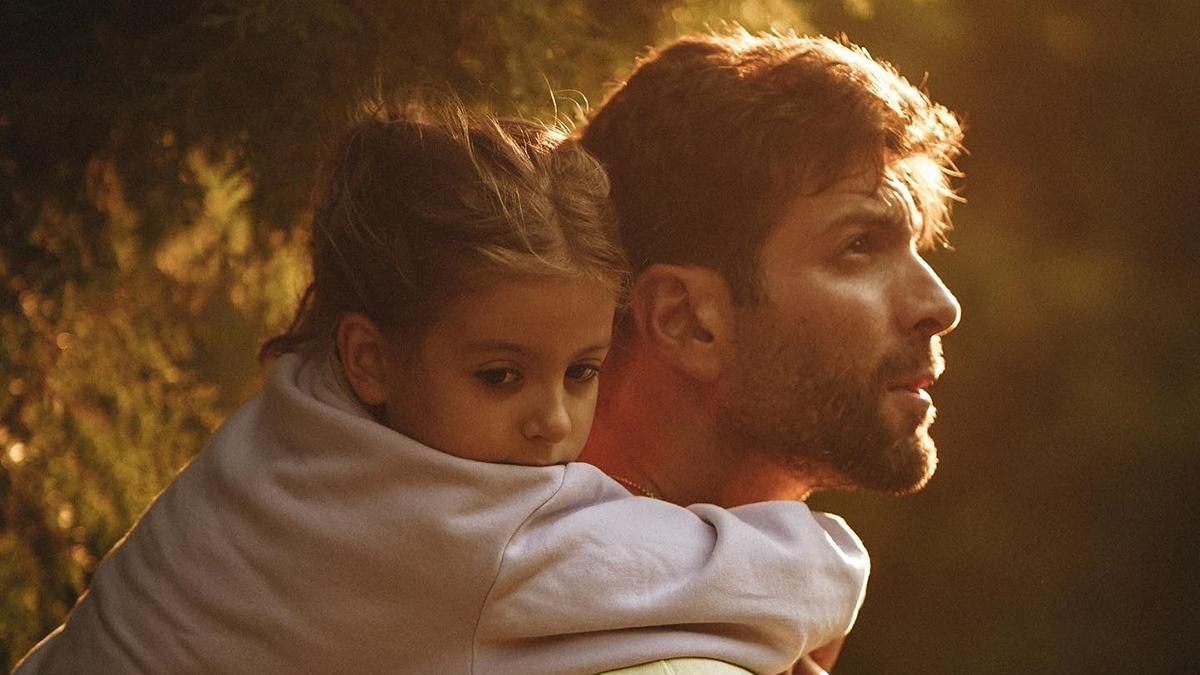 Даниэль Салем позвонил дочери из дежурства в терробороне: видео умиляет до слез - Showbiz Даниэль Салем позвонил дочери из дежурства в терробороне: видео умиляет до слез - Showbiz