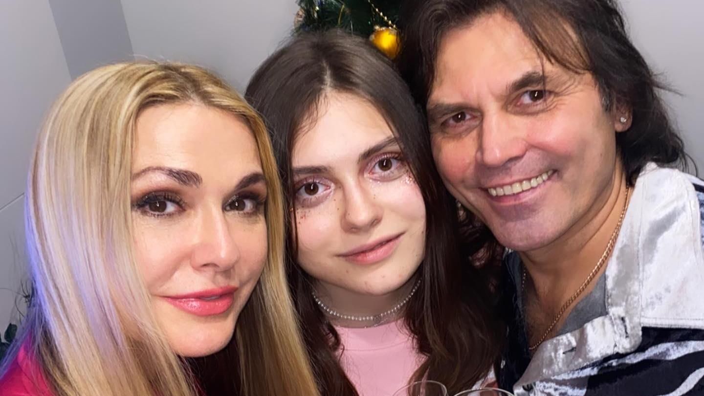 Розчулена Ольга Сумська привітала молодшу доньку з 20-річчям: "Готували тобі стільки сюрпризів" - Showbiz Розчулена Ольга Сумська привітала молодшу доньку з 20-річчям: "Готували тобі стільки сюрпризів" - Showbiz