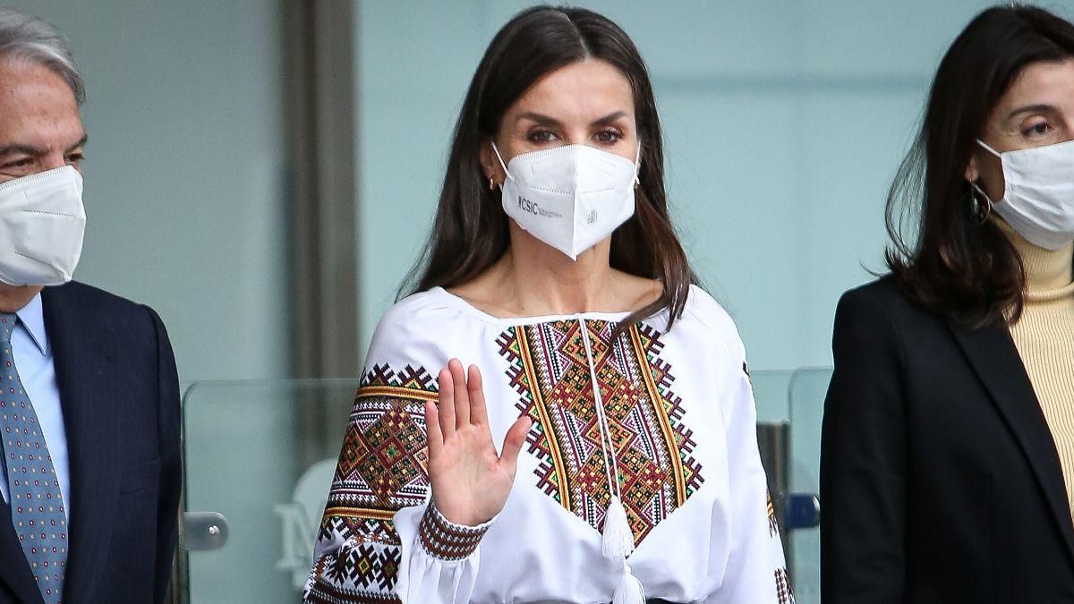 В знак поддержки Украины: королева Летиция вышла в свет в вышиванке - Showbiz В знак поддержки Украины: королева Летиция вышла в свет в вышиванке - Showbiz