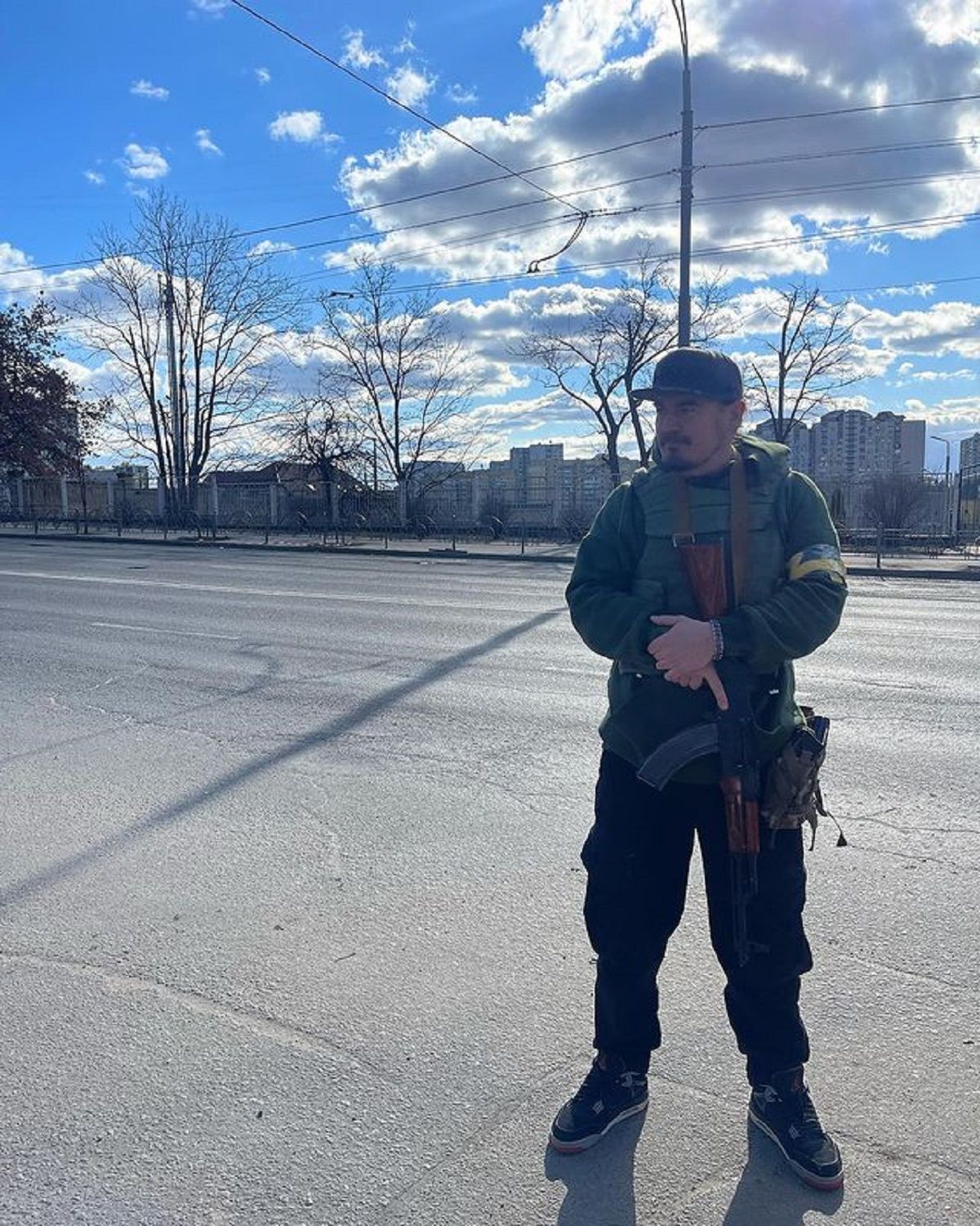 Откладываем микрофоны и учимся военному делу, – певец Фагот Откладываем микрофоны и учимся военному делу, – певец Фагот