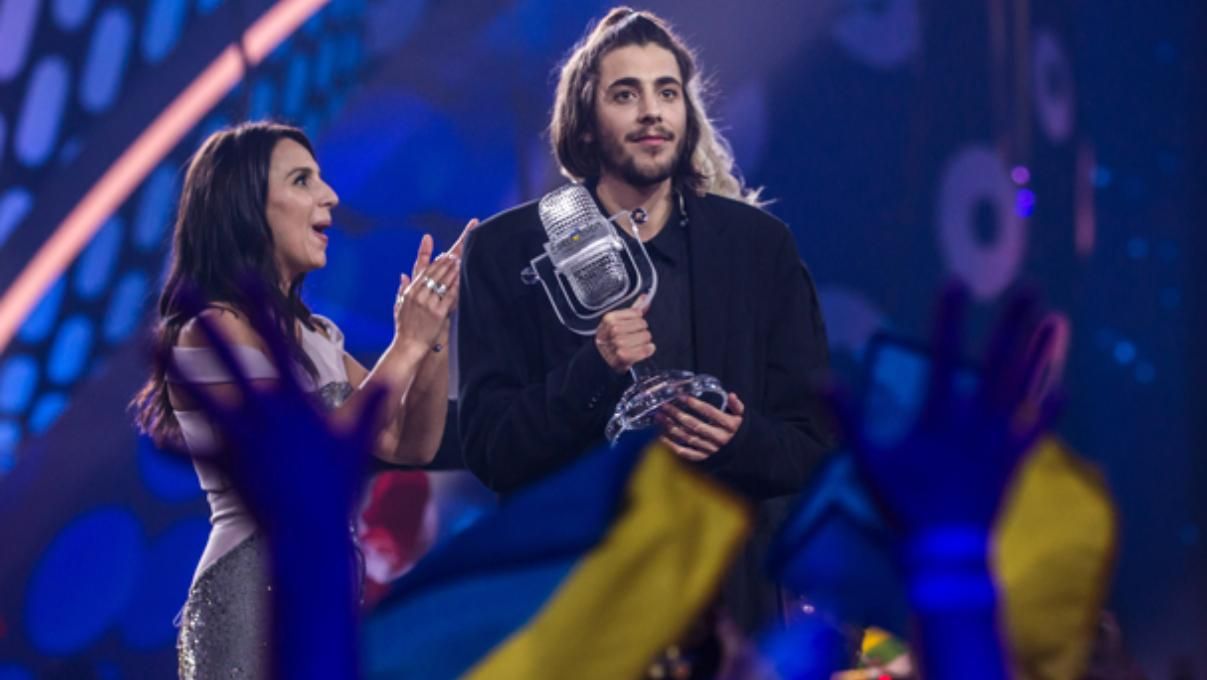Победитель Евровидения-2017 спел по-украински: какую чувственную песню исполнил Сальвадор Собрал - Showbiz