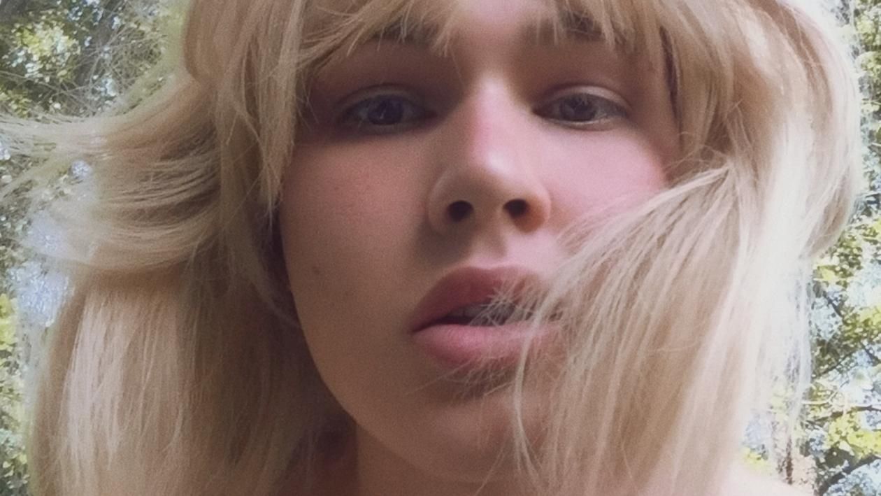 Зі Фамелу, колишній Борис Апрель, не може виїхати з України: "Усі налаштовані трансфобно" - Showbiz Зі Фамелу, колишній Борис Апрель, не може виїхати з України: "Усі налаштовані трансфобно" - Showbiz