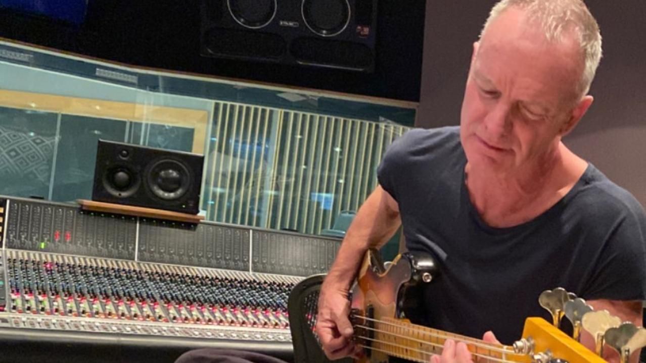 "Для хоробрих українців, які боряться з тиранією": Стінг заспівав про холодну війну з росіянами - Showbiz "Для хоробрих українців, які боряться з тиранією": Стінг заспівав про холодну війну з росіянами - Showbiz