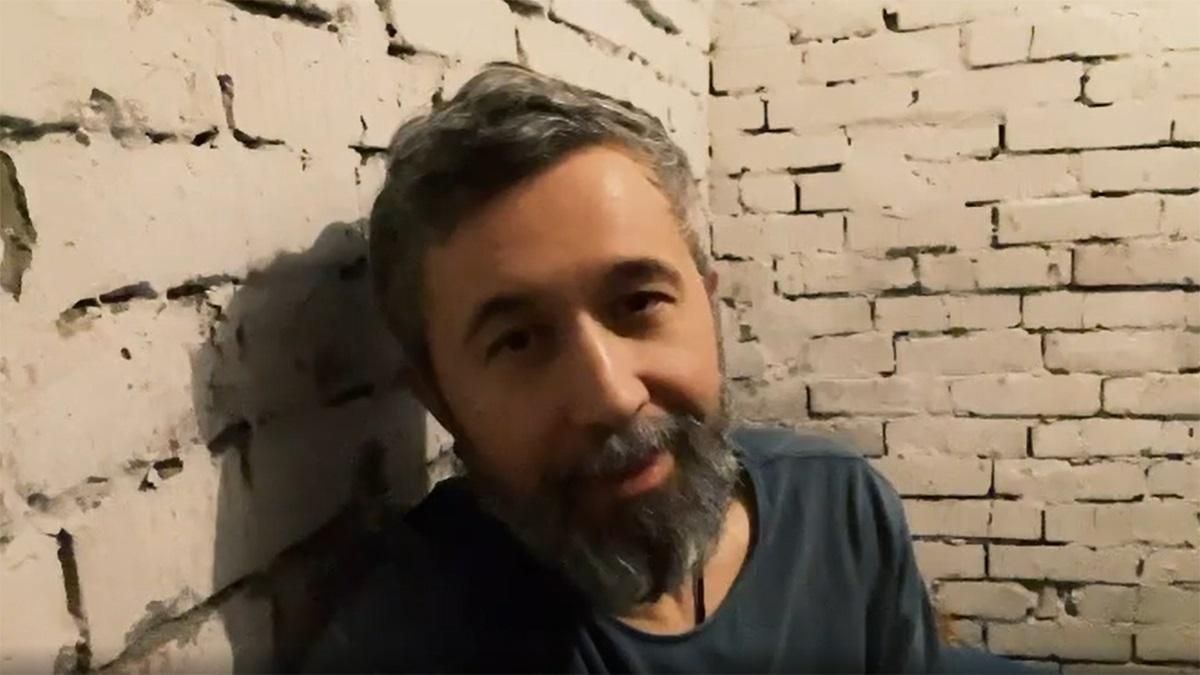 Хай орки гниють від вашої хвилі, – Бабкин в подвале зачитал стихотворение, посвященное воинам - Showbiz Хай орки гниють від вашої хвилі, – Бабкин в подвале зачитал стихотворение, посвященное воинам - Showbiz