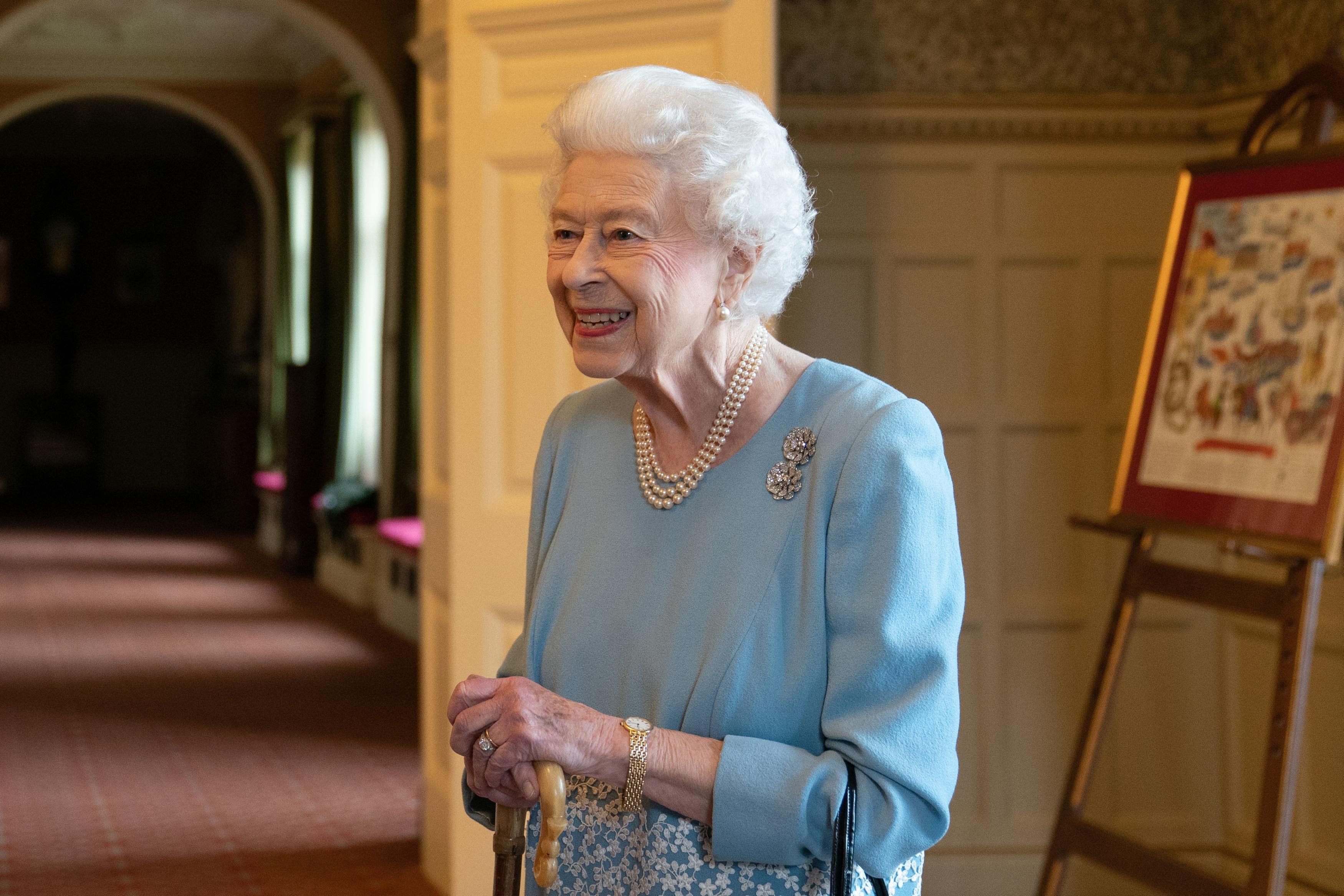 Королева Єлизавета ІІ вперше після перенесеного коронавірусу з'явилась на публіці - Showbiz