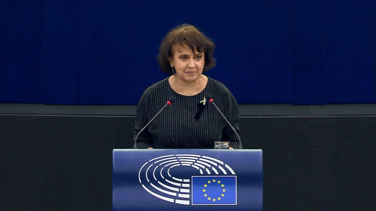 Вперше в історії: письменниця Оксана Забужко виступила перед Європарламентом з потужною промовою - Showbiz