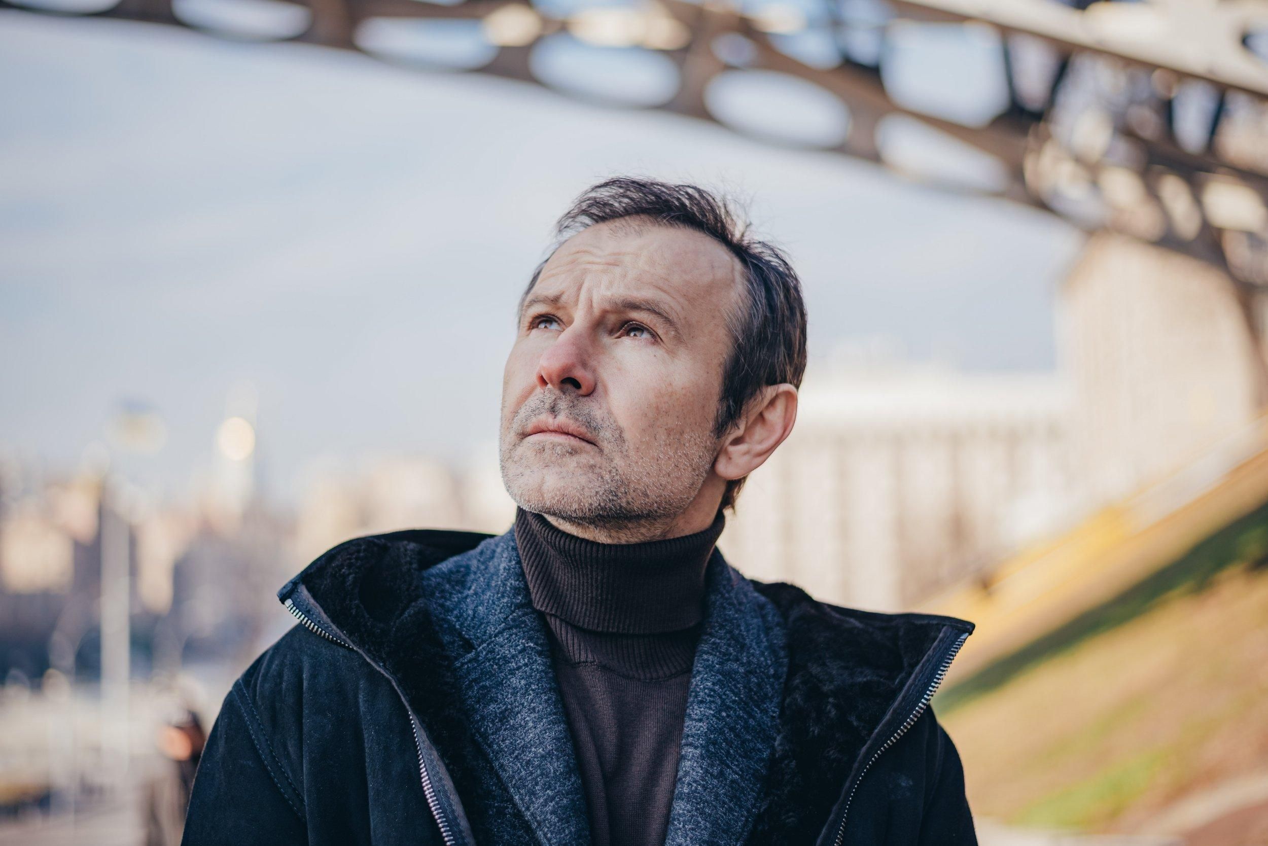 "Чак Норріс дзвонить вам за порадами": Вакарчук завітав до Кіма в Миколаїв - Showbiz "Чак Норріс дзвонить вам за порадами": Вакарчук завітав до Кіма в Миколаїв - Showbiz