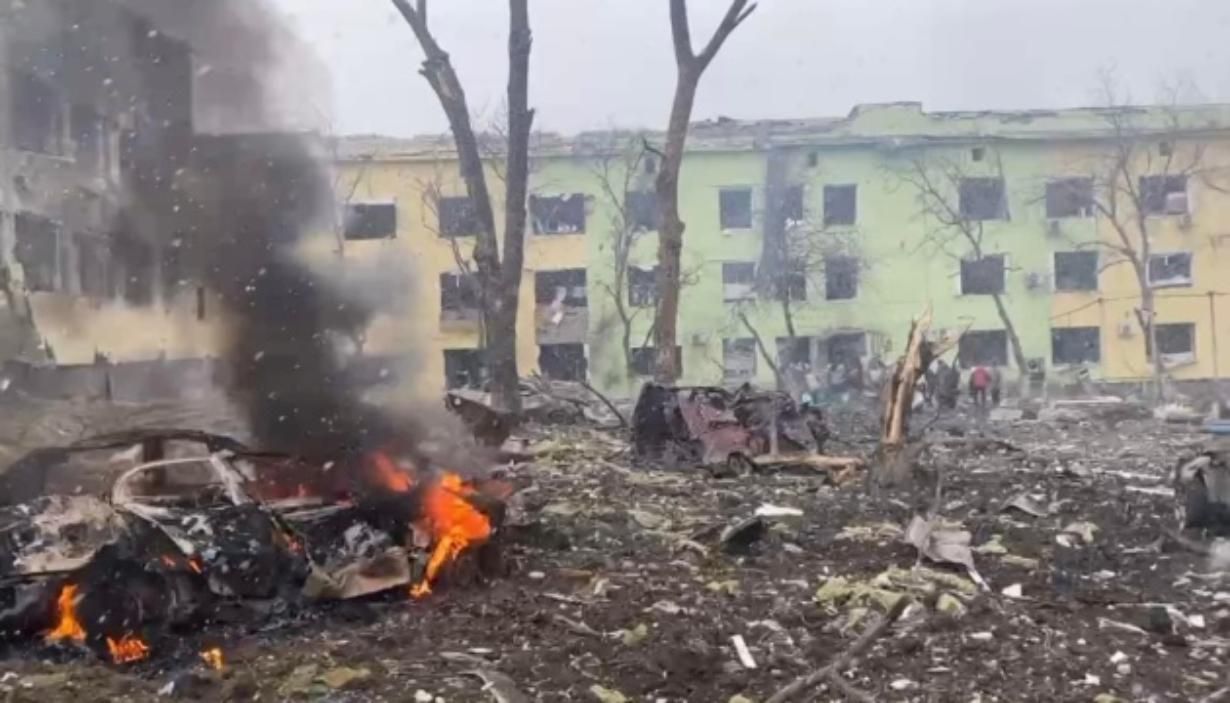 "Нас не чують": Олена Зеленська показала шокуючі кадри бомбардувань Маріуполя - Showbiz