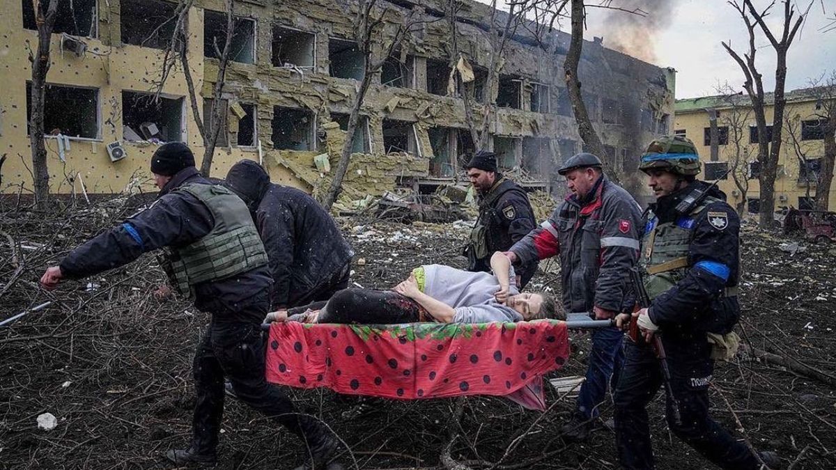 "Тварі, не пробачимо": зірки плачуть і лютують через бомбардування пологового в Маріуполі - Showbiz "Тварі, не пробачимо": зірки плачуть і лютують через бомбардування пологового в Маріуполі - Showbiz