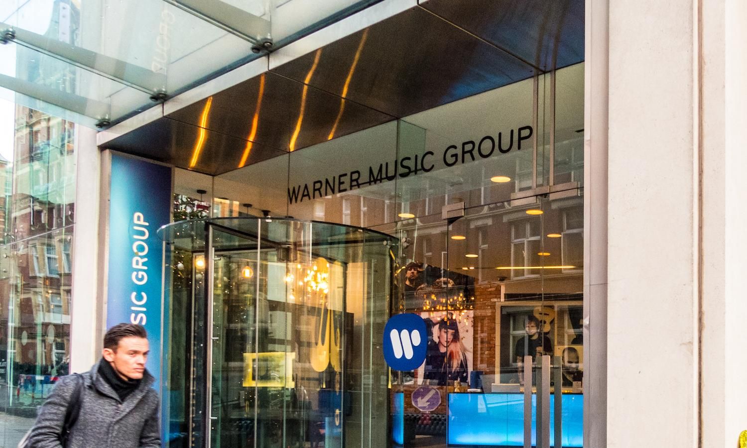 Компанії Warner Music Group і Sony Music Group призупиняють роботу в Росію - Showbiz