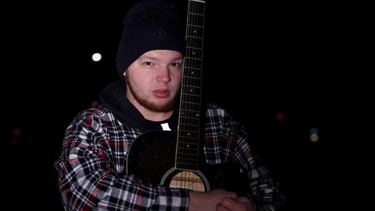 Йдіть за російським кораблем, – фіналіст "Голосу країни-11" написав пісню про війну - Showbiz Йдіть за російським кораблем, – фіналіст "Голосу країни-11" написав пісню про війну - Showbiz