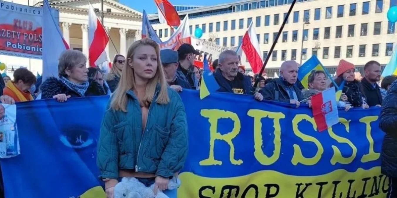 "Вбиваючи дітей – вбивають націю": Тіна Кароль вийшла на мітинг проти війни у Варшаві - 13 марта 2022 - Showbiz