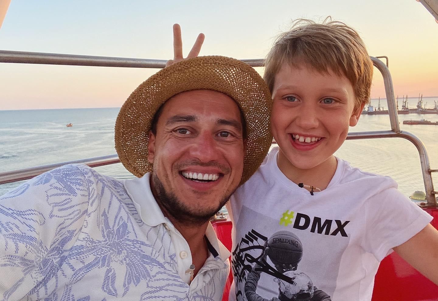 Євген Синельников з "Орла і решки" розповів, чи поведе 9-річного сина до психолога після війни - Showbiz Євген Синельников з "Орла і решки" розповів, чи поведе 9-річного сина до психолога після війни - Showbiz