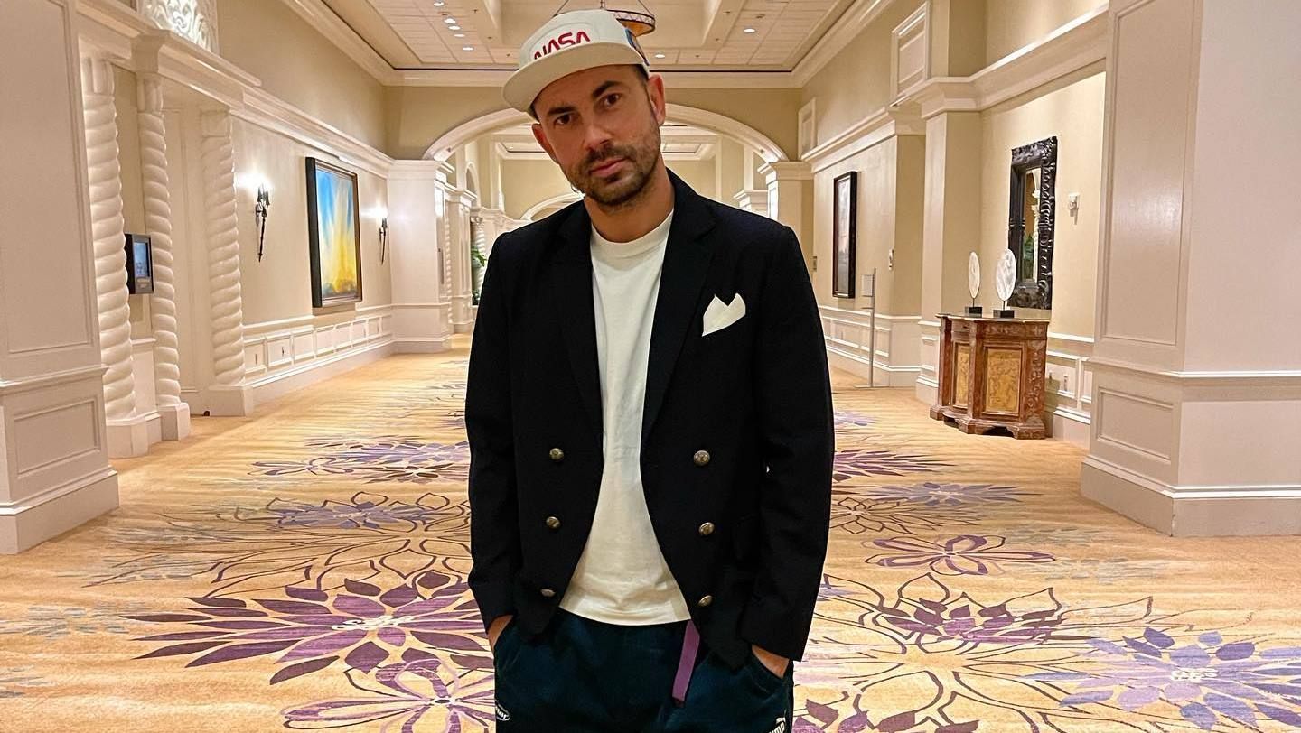 Андрій Бєдняков з "Орла й решки" вже 10 днів не може зв'язатися з мамою з Маріуполя - Showbiz Андрій Бєдняков з "Орла й решки" вже 10 днів не може зв'язатися з мамою з Маріуполя - Showbiz