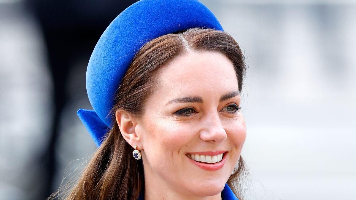 Без королевы: Кейт Миддлтон с мужем, свекром и свекровью побывала на службе - Showbiz Без королевы: Кейт Миддлтон с мужем, свекром и свекровью побывала на службе - Showbiz