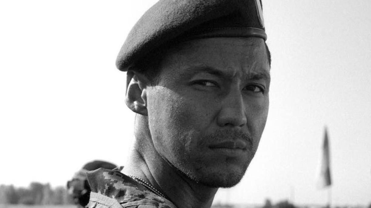 Через 11 днів після загибелі: поховали відважного захисника-актора Павла Лі - Showbiz Через 11 днів після загибелі: поховали відважного захисника-актора Павла Лі - Showbiz