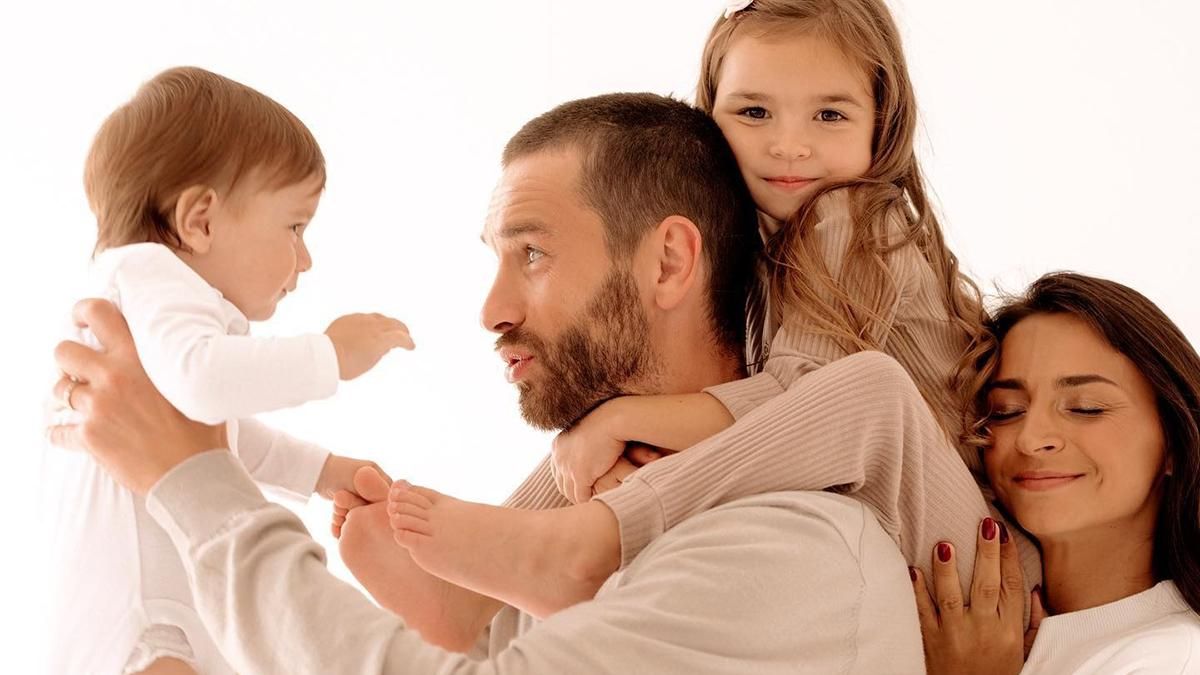 Илона Гвоздева, которой разбомбили дом под Киевом, вывезла детей в Закарпатье - Showbiz Илона Гвоздева, которой разбомбили дом под Киевом, вывезла детей в Закарпатье - Showbiz