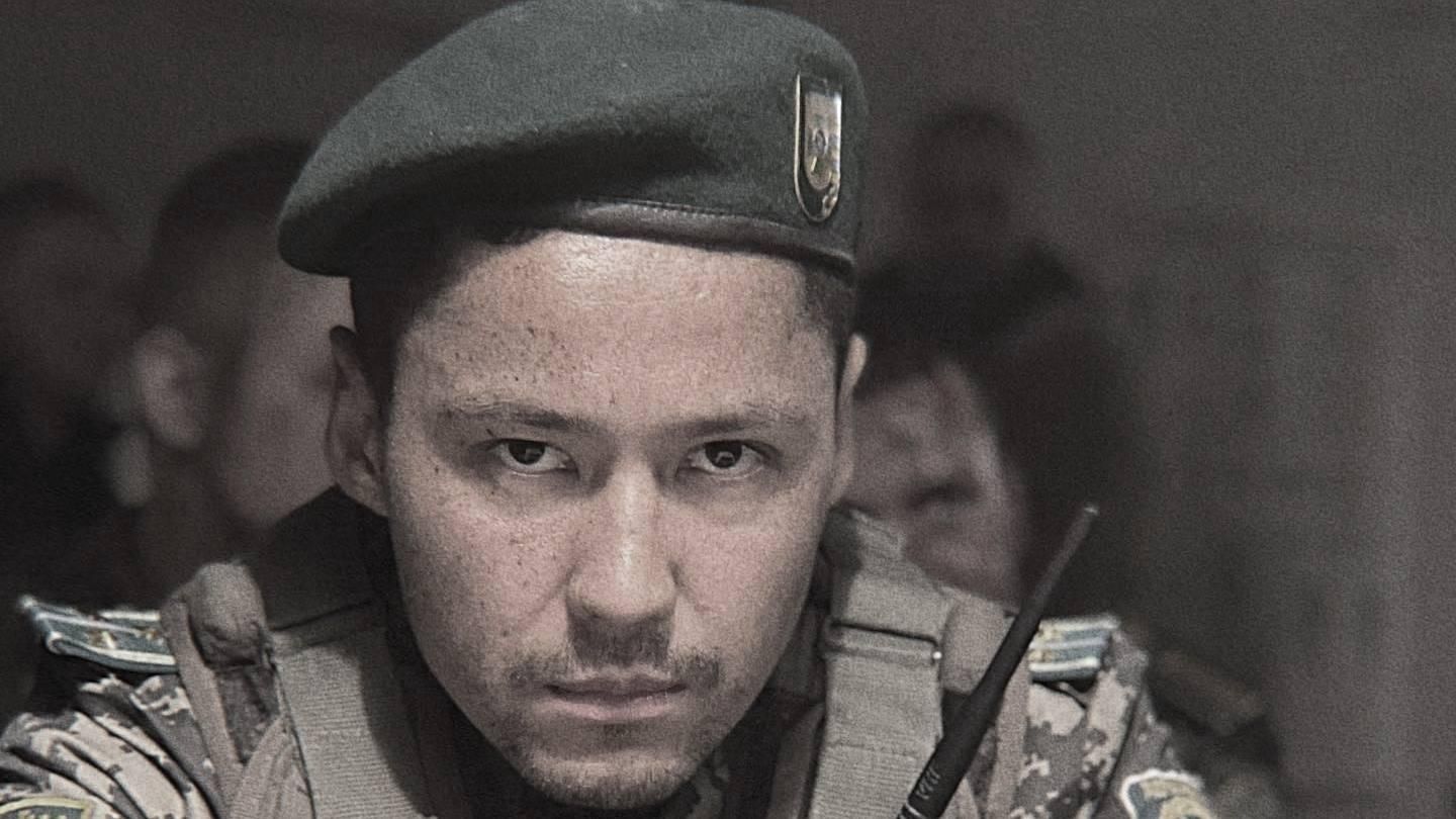 "Кілометровий нескінченний коридор": у Ворохті поховали актора Павла Лі, який загинув в Ірпені - Showbiz "Кілометровий нескінченний коридор": у Ворохті поховали актора Павла Лі, який загинув в Ірпені - Showbiz