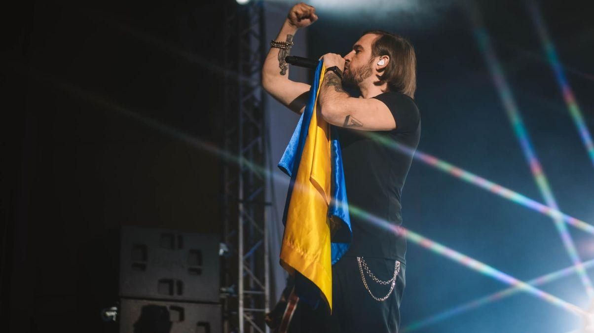 БЕZ ОБМЕЖЕНЬ заспівали в київському метро: "Вдячні нашим захисникам" - Showbiz БЕZ ОБМЕЖЕНЬ заспівали в київському метро: "Вдячні нашим захисникам" - Showbiz