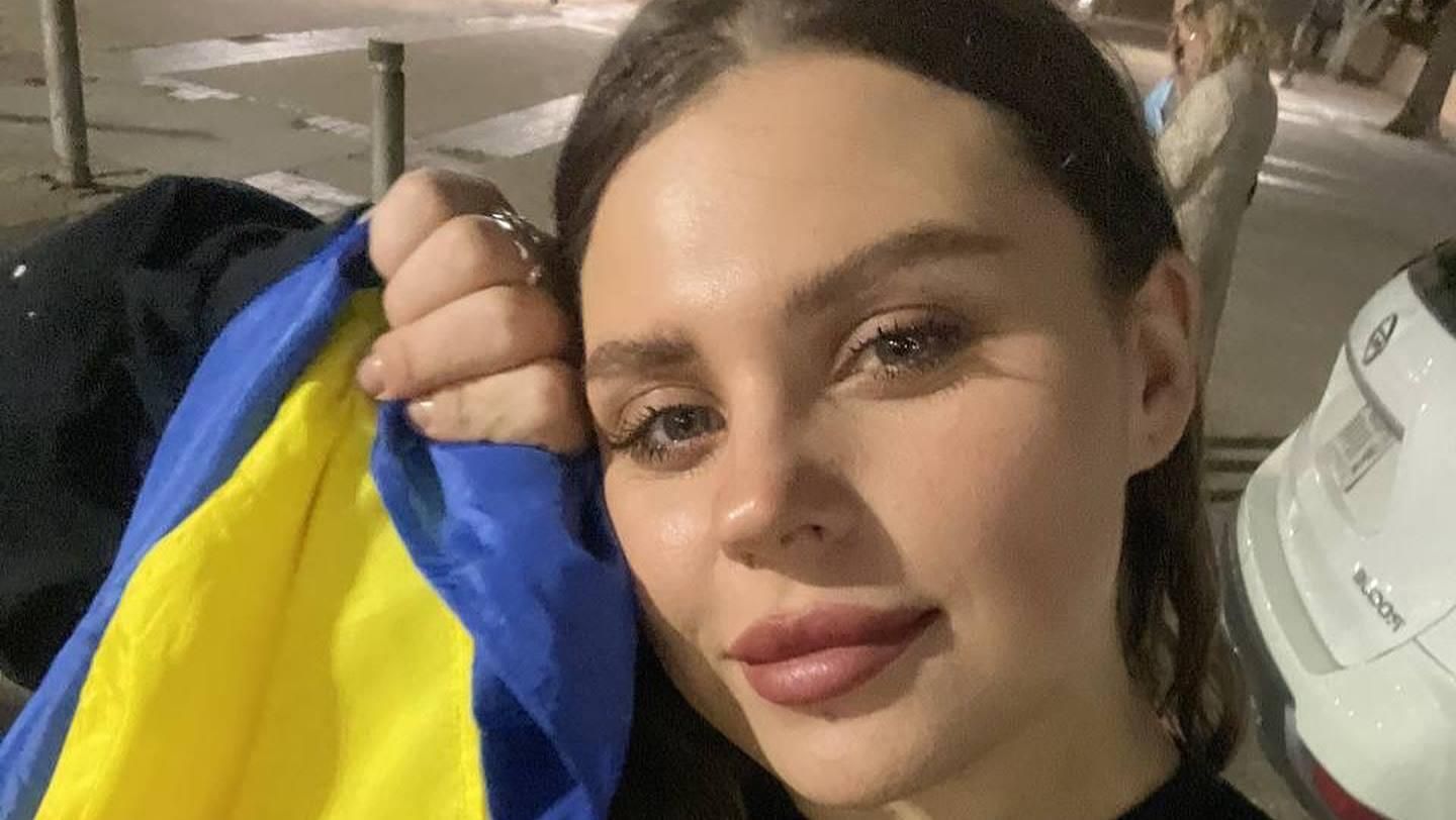 Це не туристична поїздка, – солістка гурту KAZKA виїхала у США - 21 марта 2022 - Showbiz Це не туристична поїздка, – солістка гурту KAZKA виїхала у США - 21 марта 2022 - Showbiz