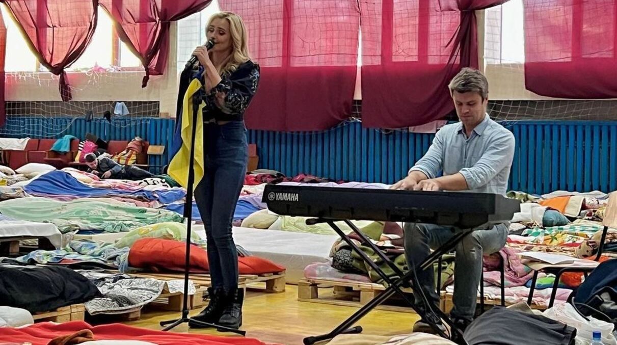 "Я співала, а люди плакали": Ірина Федишин та Євген Хмара виступили для біженців у Львові - Showbiz "Я співала, а люди плакали": Ірина Федишин та Євген Хмара виступили для біженців у Львові - Showbiz
