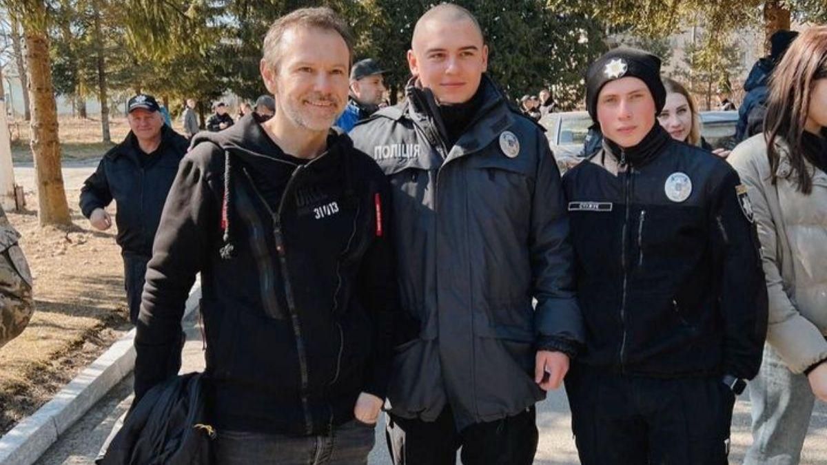 Тепер я лейтенант ЗСУ, – Святослав Вакарчук розповів, чому їздить Україною з концертами - Showbiz Тепер я лейтенант ЗСУ, – Святослав Вакарчук розповів, чому їздить Україною з концертами - Showbiz