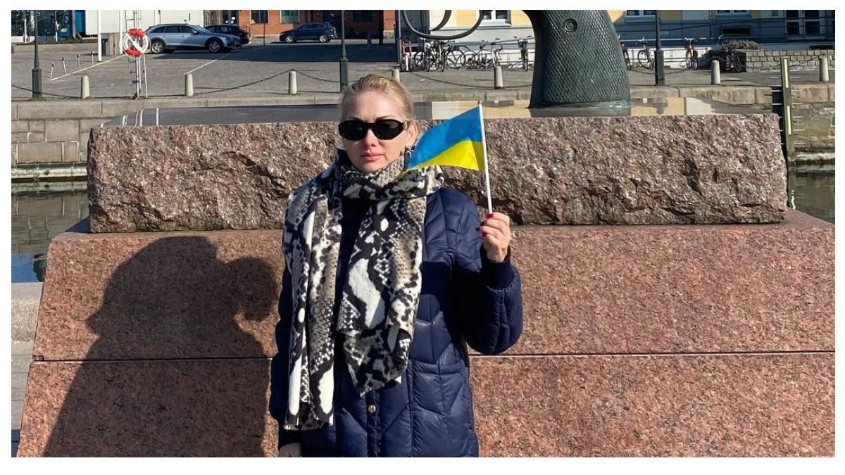 На фоне пистолета со скрученным дулом: Екатерина Бужинская призвала белорусов не идти на войну - Showbiz