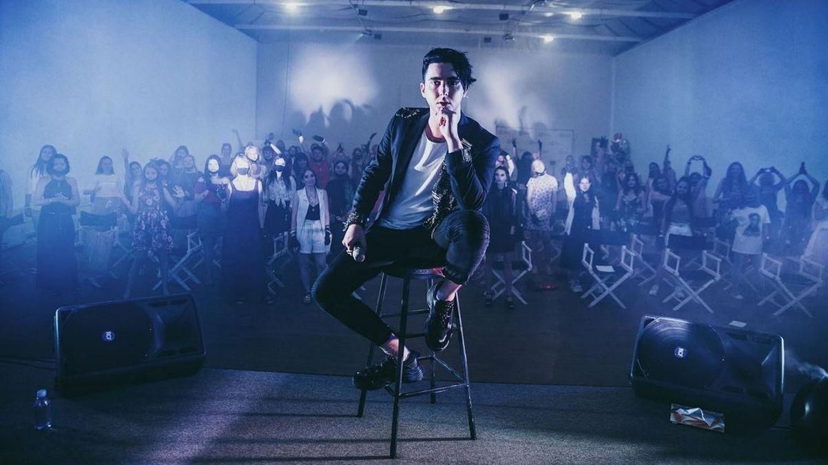 MELOVIN вперше розповів, чим займається під час війни - Showbiz MELOVIN вперше розповів, чим займається під час війни - Showbiz