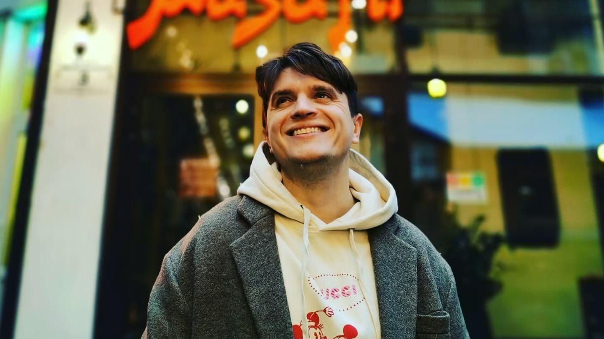 Поки колеги захищають Україну: Анатолій Анатоліч з сім'єю поїхав у Францію - Showbiz Поки колеги захищають Україну: Анатолій Анатоліч з сім'єю поїхав у Францію - Showbiz