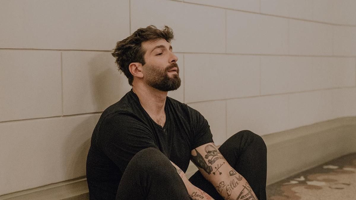 Даниэль Салем попал под обстрел в терробороне Одессы: как пуля пронзила его авто – видео - Showbiz Даниэль Салем попал под обстрел в терробороне Одессы: как пуля пронзила его авто – видео - Showbiz