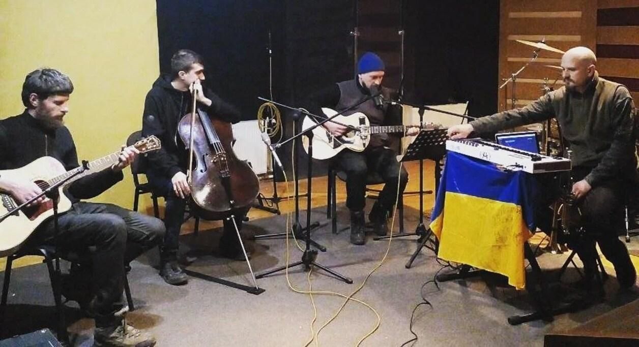 "Місто-герой": гурт "Роялькіт" випустив пісню про Маріуполь, де точаться жорсткі бої - 27 марта 2022 - Showbiz "Місто-герой": гурт "Роялькіт" випустив пісню про Маріуполь, де точаться жорсткі бої - 27 марта 2022 - Showbiz