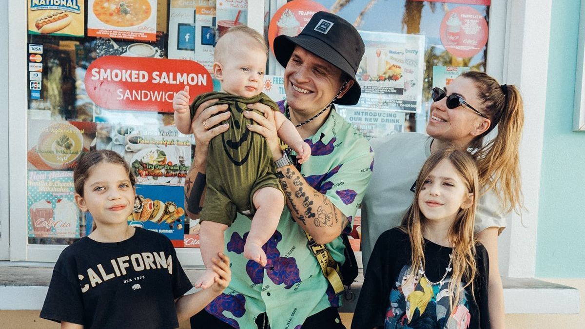 Я не сбежал, – Анатолий Анатолич, который с женой и детьми уехал во Францию, ответил на хейт - Showbiz Я не сбежал, – Анатолий Анатолич, который с женой и детьми уехал во Францию, ответил на хейт - Showbiz