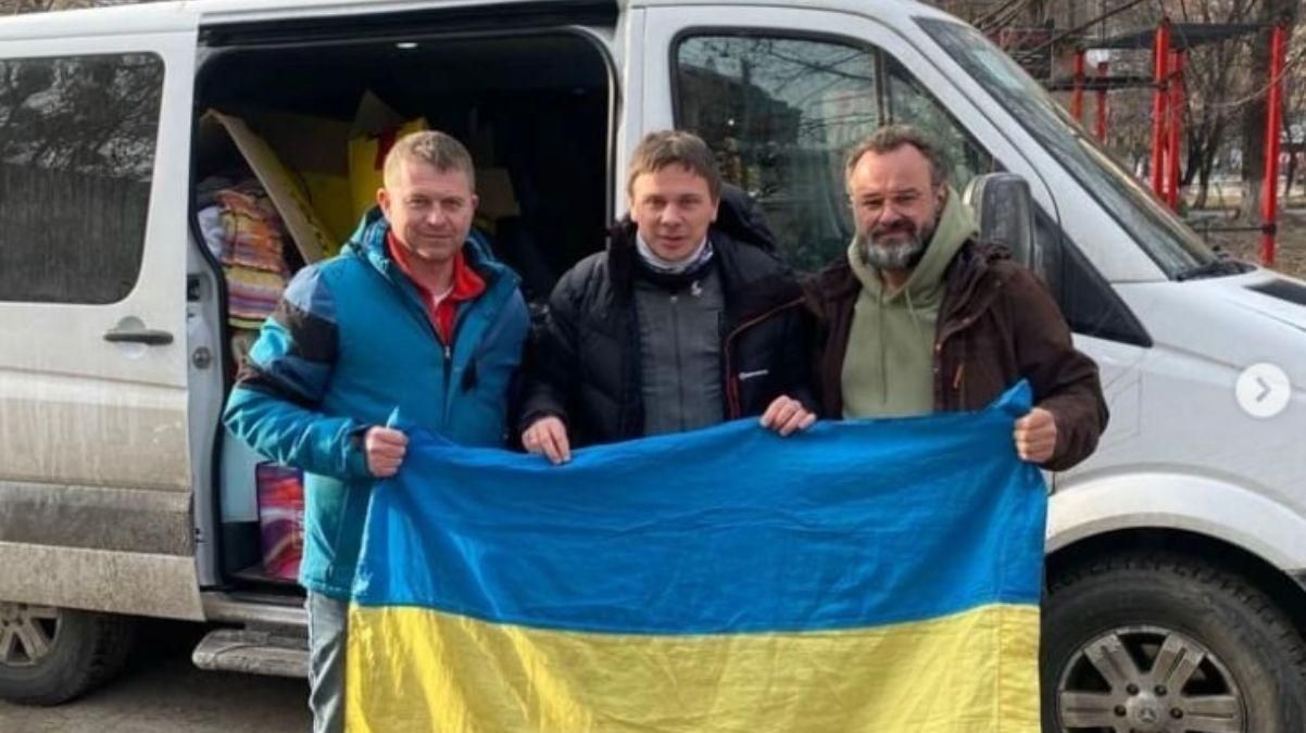 Дмитро Комаров показав прапор-талісман і розповів, як допомагає під час війни - Showbiz Дмитро Комаров показав прапор-талісман і розповів, як допомагає під час війни - Showbiz