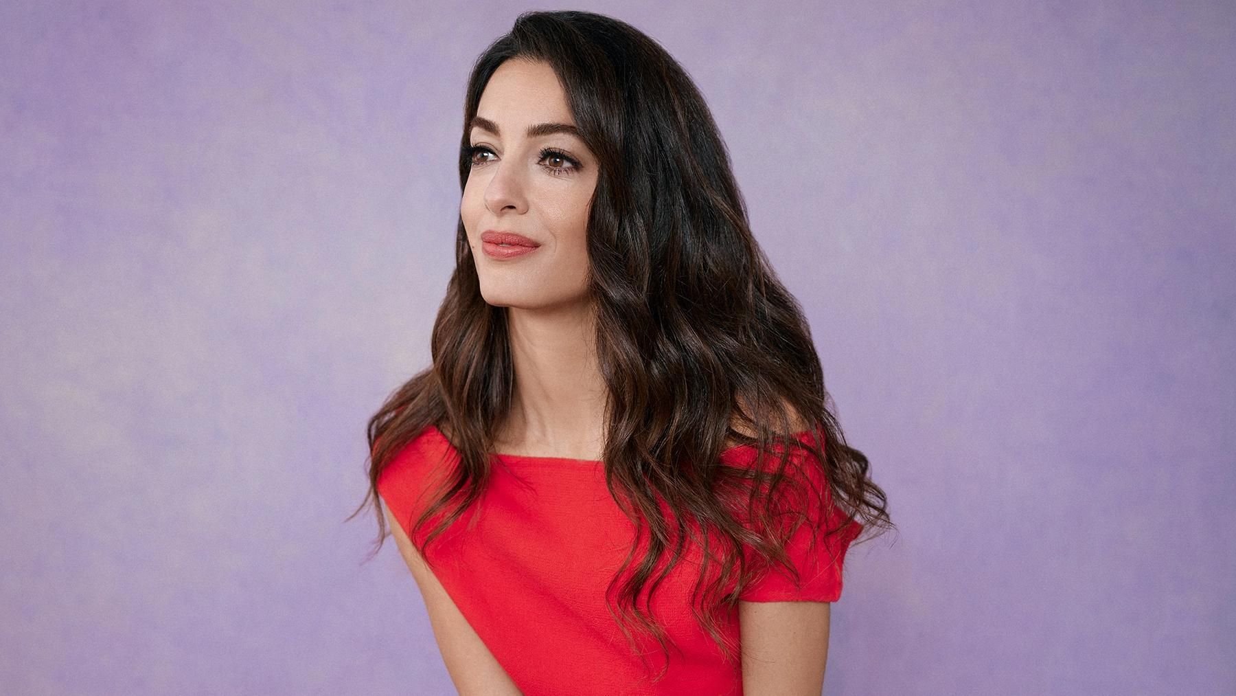 Амаль Клуні допомагатиме українцям, які постраждали від воєнних злочинів Росії - Showbiz Амаль Клуні допомагатиме українцям, які постраждали від воєнних злочинів Росії - Showbiz