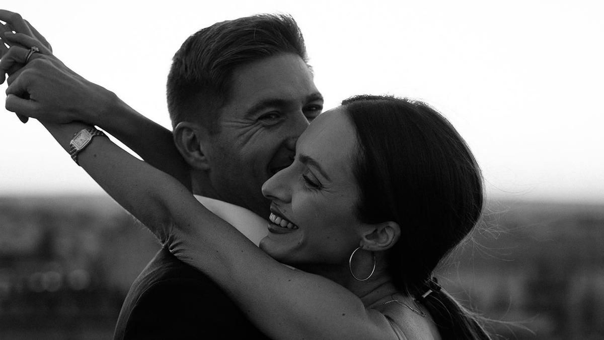 Дружина Остапчука пояснила, чому досі не виїхала з України - Showbiz Дружина Остапчука пояснила, чому досі не виїхала з України - Showbiz