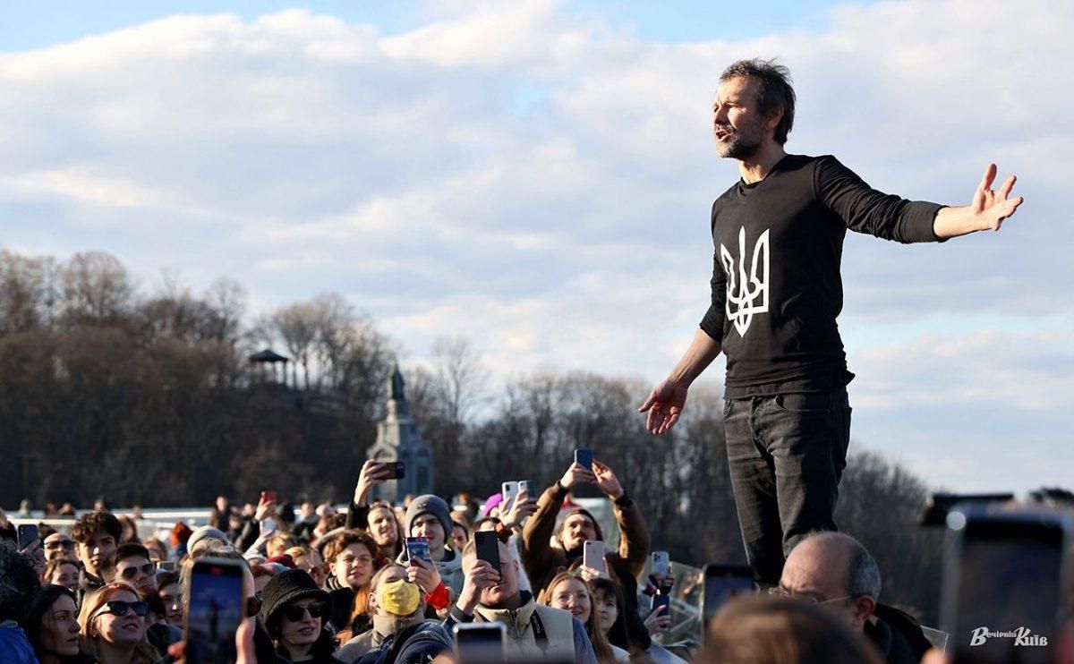 Вдохновение приходит, когда просыпаешься от сирен, – Вакарчук признался, пишет ли песни - Showbiz Вдохновение приходит, когда просыпаешься от сирен, – Вакарчук признался, пишет ли песни - Showbiz