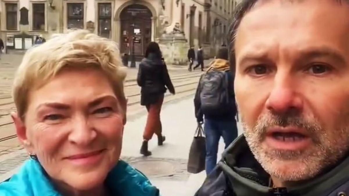 Святослав Вакарчук во Львове встретился с врачом из Мариуполя: "Этот город, которого нет" - Showbiz Святослав Вакарчук во Львове встретился с врачом из Мариуполя: "Этот город, которого нет" - Showbiz