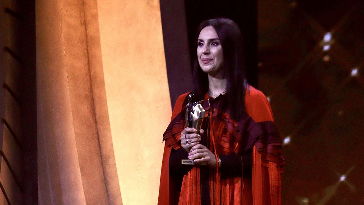 Человеку, который вдохновляет всех нас – Джамала вручила Зеленскому польскую награду Wiktory - Showbiz Человеку, который вдохновляет всех нас – Джамала вручила Зеленскому польскую награду Wiktory - Showbiz