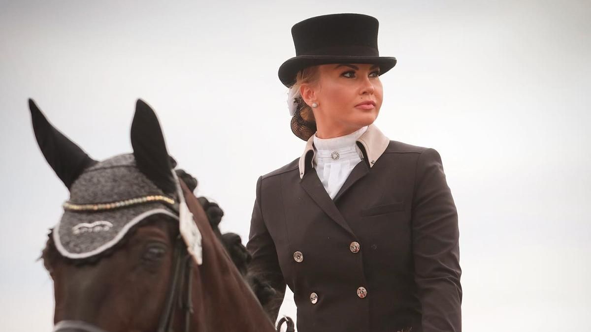 Російські орки розстріляли коней Камалії та замінували її стайню в Бучі - Showbiz Російські орки розстріляли коней Камалії та замінували її стайню в Бучі - Showbiz