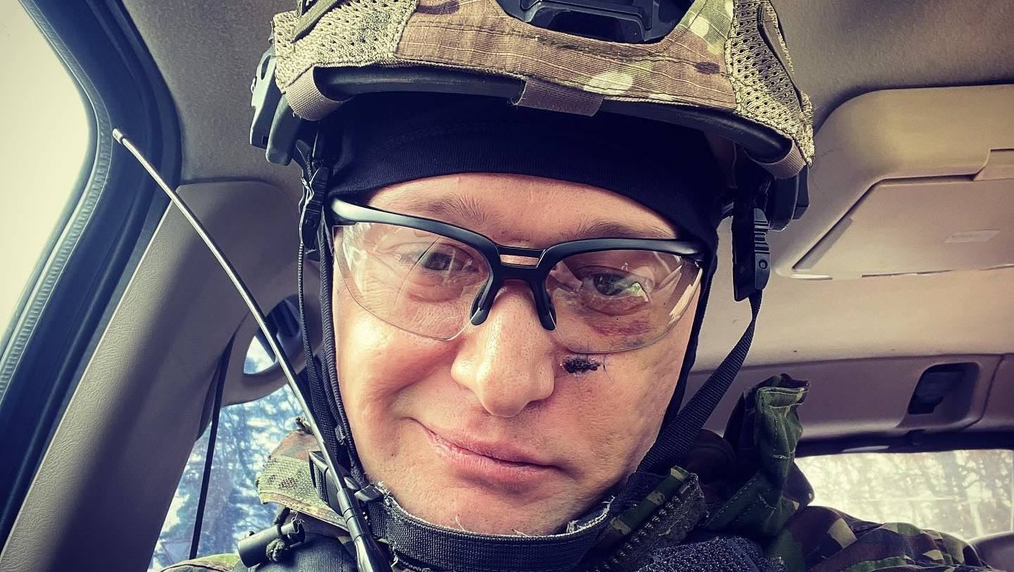 Андрій Хливнюк побував у звільненому Ірпені: фото артиста після поранення - Showbiz