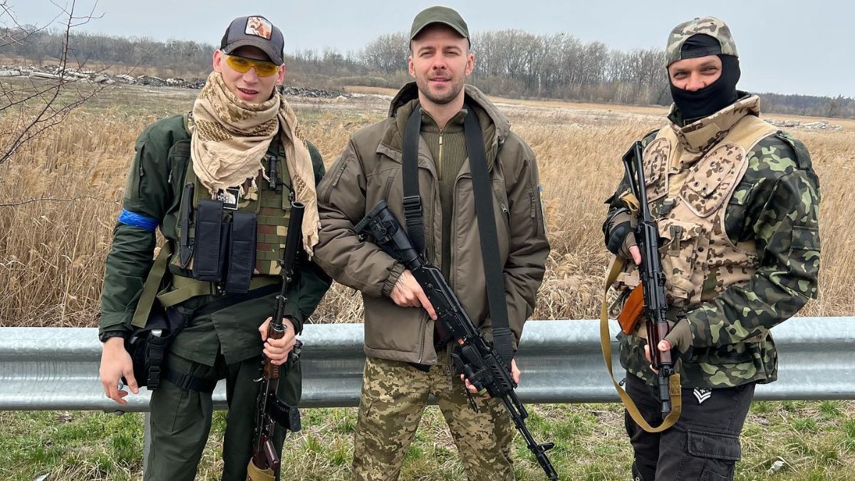 Макс Барських поїхав на військові навчання на полігон: фото артиста - Showbiz Макс Барських поїхав на військові навчання на полігон: фото артиста - Showbiz