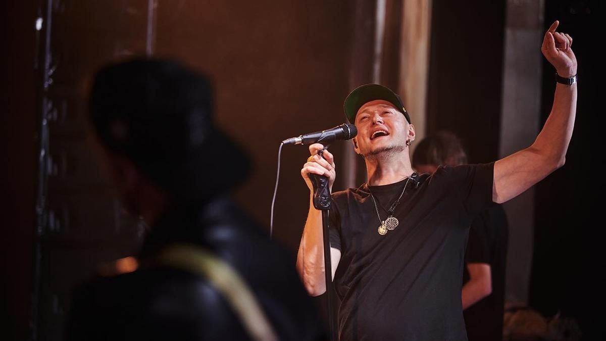 Дуэт Pink Floyd с Андреем Хливнюком взорвал iTunes: Hey, Hey, Rise Up первая в чартах 25 стран - Showbiz Дуэт Pink Floyd с Андреем Хливнюком взорвал iTunes: Hey, Hey, Rise Up первая в чартах 25 стран - Showbiz