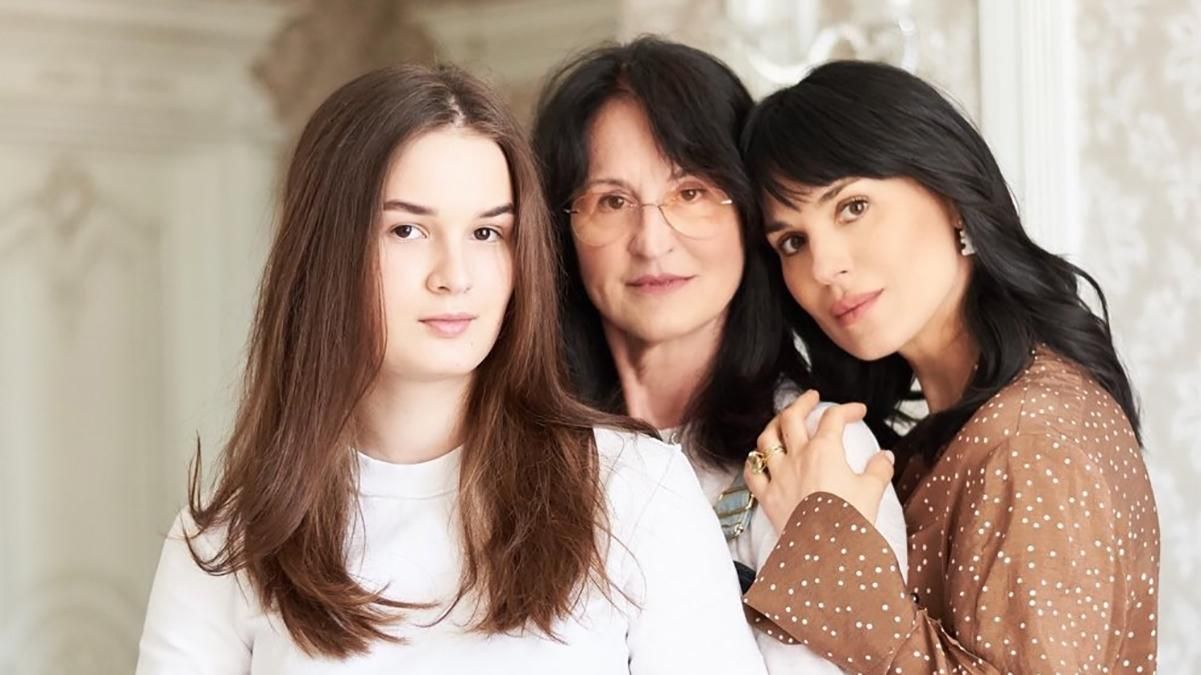 "Постирали, сложили назад": почему Ефросинина 4 недели запрещала детям распаковывать чемоданы - Showbiz "Постирали, сложили назад": почему Ефросинина 4 недели запрещала детям распаковывать чемоданы - Showbiz