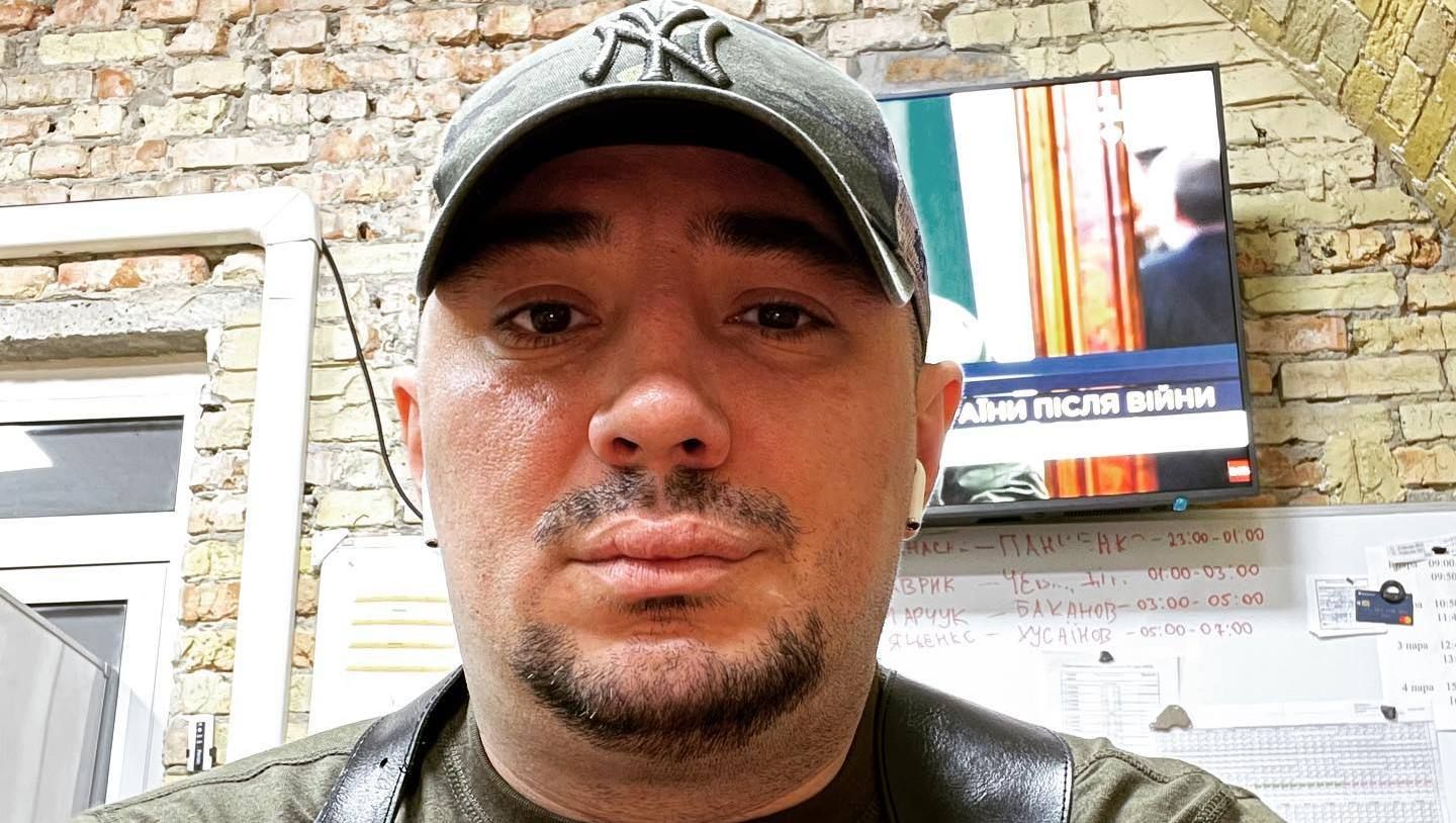 Йому боляче за кожну дитину, – чоловік Карпи про Хливнюка й інших зірок шоубізу, які в ЗСУ - Showbiz Йому боляче за кожну дитину, – чоловік Карпи про Хливнюка й інших зірок шоубізу, які в ЗСУ - Showbiz