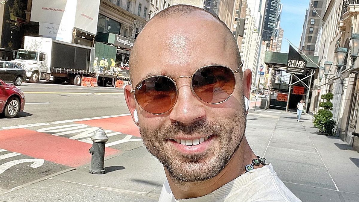 Андрей Бедняков потроллил "освободителей", что тянут домой технику Apple и женские трусы: видео - Showbiz Андрей Бедняков потроллил "освободителей", что тянут домой технику Apple и женские трусы: видео - Showbiz